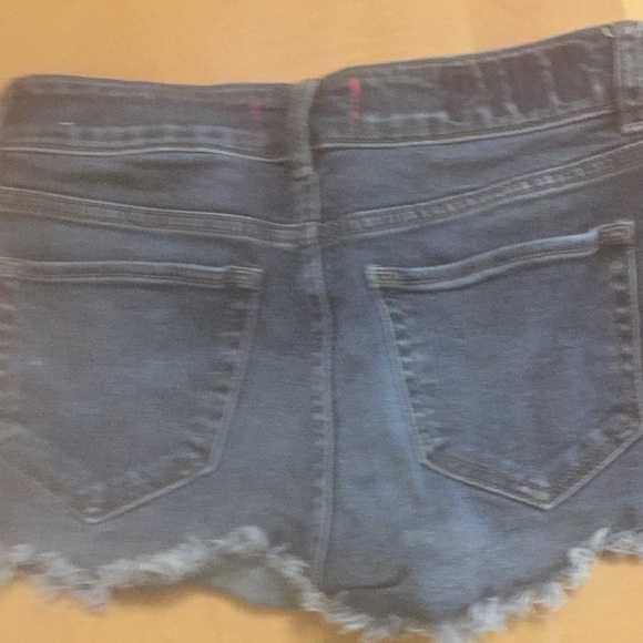 PINK cut off jean shorts - Picture 4 of 6